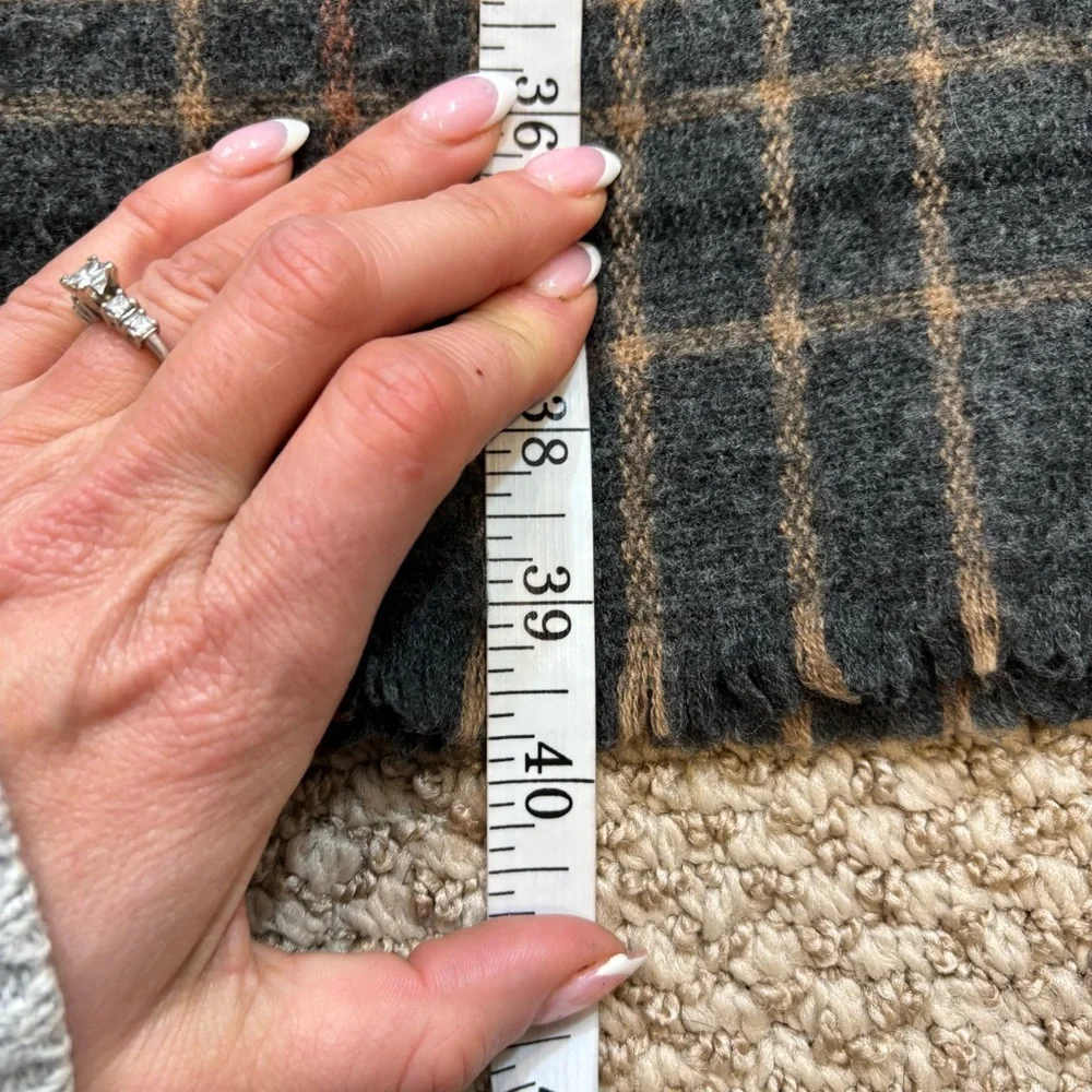 Zara Brand Plaid Blanket Scarf Size Medium‎ Appr 80x32”